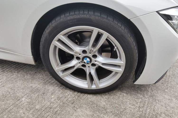 Used BMW 3 Series 2018 320Li Leading Model M Sport Package Right Front Wheel Hub
