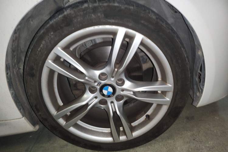 Used BMW 3 Series 2018 320i M Sport Package Right Front Wheel Hub