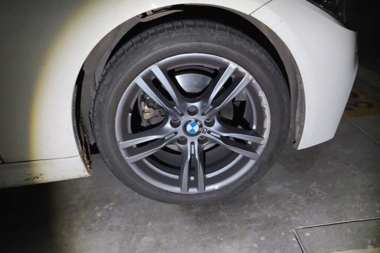 Used BMW 3 Series 2018 320Li Leading Model M Sport Package Right Front Wheel Hub