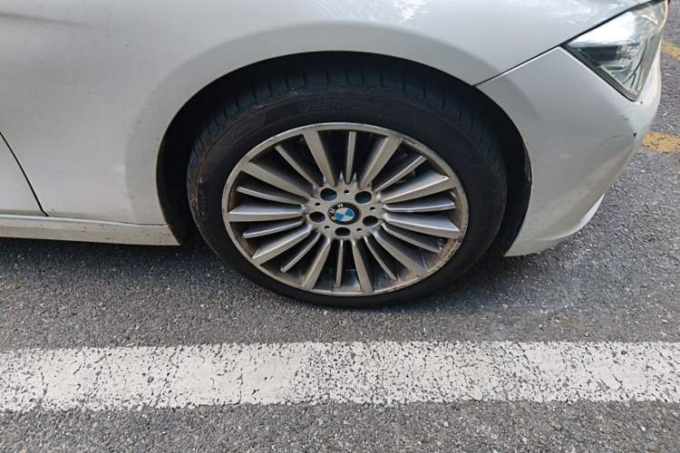 Used BMW 3 Series 2018 320Li Fashion Model Right Front Wheel Hub