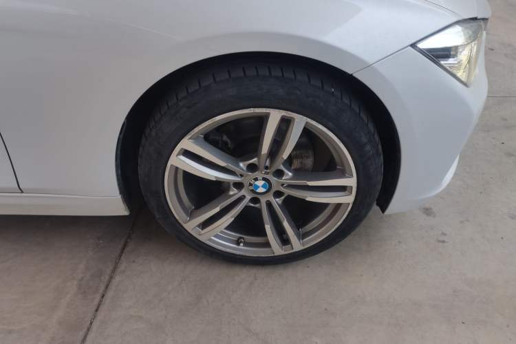 Used BMW 3 Series 2018 320Li Fashion Model Right Front Wheel Hub