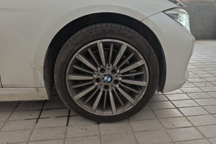 Used BMW 3 Series 2018 320Li Fashion Model Right Front Wheel Hub