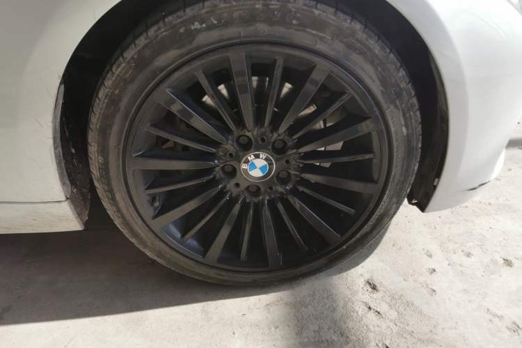 Used BMW 3 Series 2018 320Li Fashion Model Right Front Wheel Hub