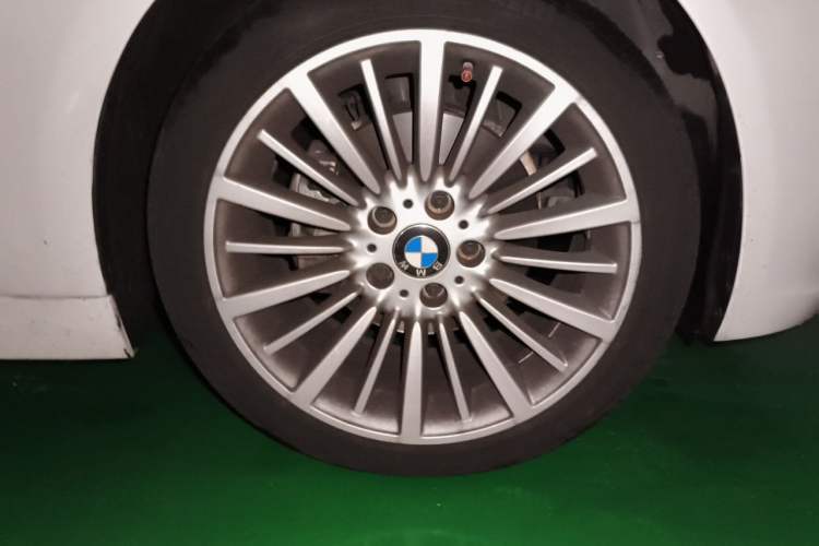 Used BMW 3 Series 2018 320Li Fashion Model Right Front Wheel Hub