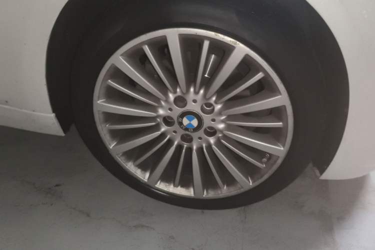 Used BMW 3 Series 2018 320Li xDrive Fashion Model Right Front Wheel Hub