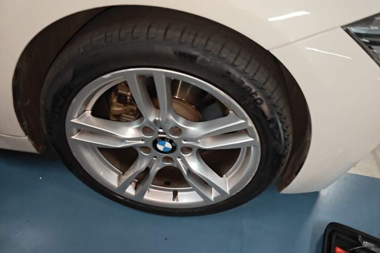 Used BMW 3 Series 2018 320Li Leading Model M Sport Package Right Front Wheel Hub