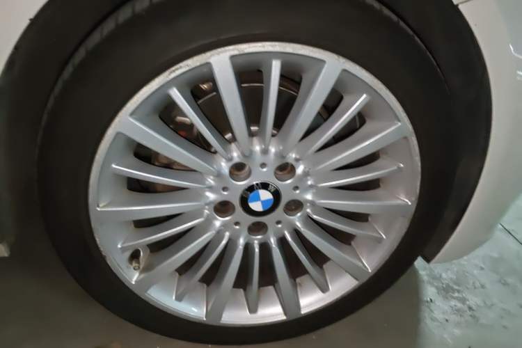 Used BMW 3 Series 2018 320Li Fashion Model Right Front Wheel Hub