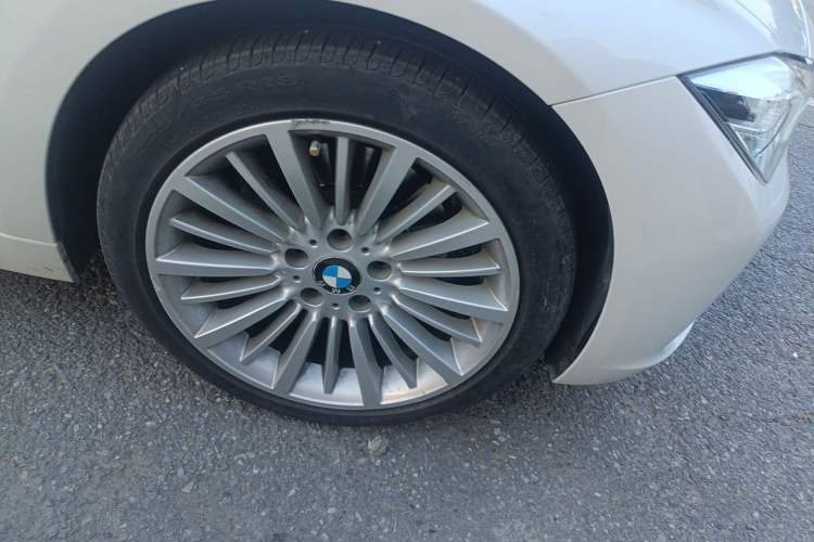 Used BMW 3 Series 2018 320Li Fashion Model Right Front Wheel Hub