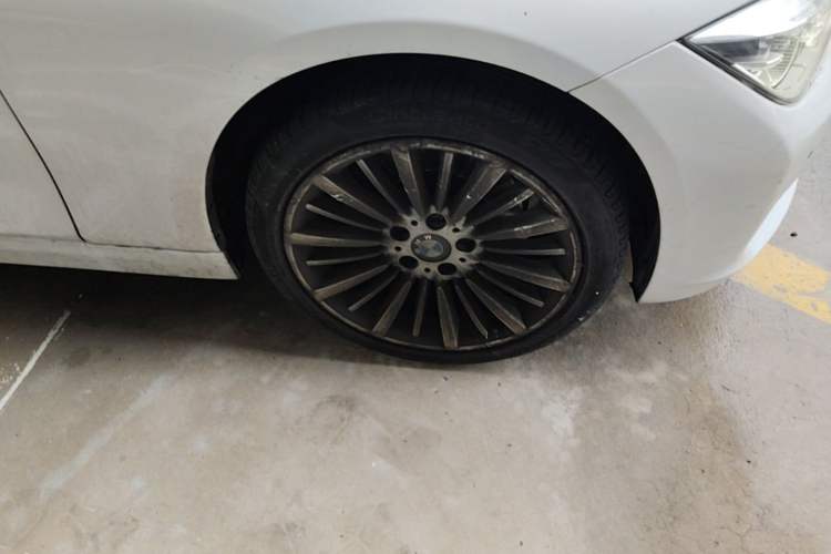 Used BMW 3 Series 2018 320Li Fashion Model Right Front Wheel Hub
