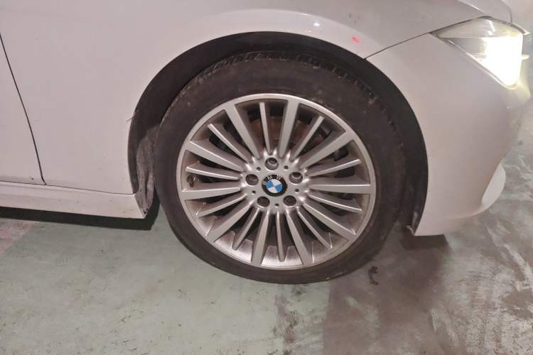 Used BMW 3 Series 2018 320Li Fashion Model Right Front Wheel Hub