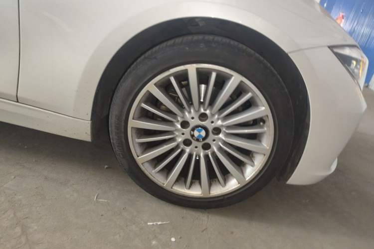 Used BMW 3 Series 2018 320Li Fashion Model Right Front Wheel Hub