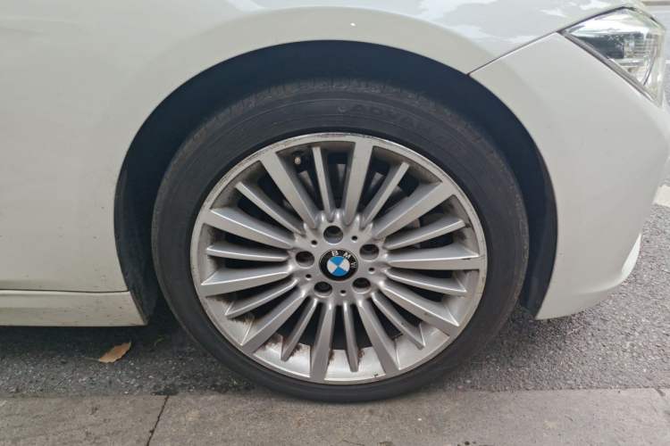 Used BMW 3 Series 2018 320Li Fashion Model Right Front Wheel Hub