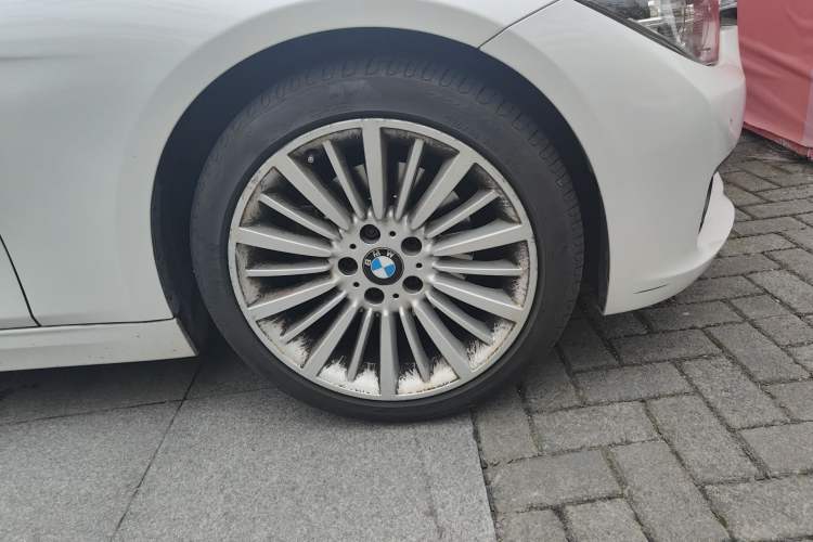 Used BMW 3 Series 2018 320Li Fashion Model Right Front Wheel Hub