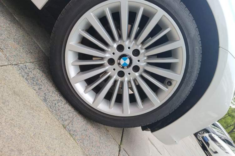 Used BMW 3 Series 2018 320Li xDrive Fashion Model Right Front Wheel Hub