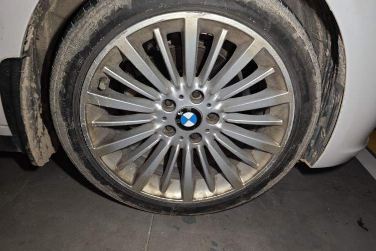 Used BMW 3 Series 2018 320Li Fashion Model Right Front Wheel Hub