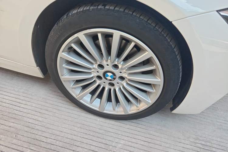 Used BMW 3 Series 2018 320Li Fashion Model Right Front Wheel Hub