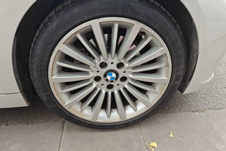Used BMW 3 Series 2018 320Li Fashion Model Right Front Wheel Hub