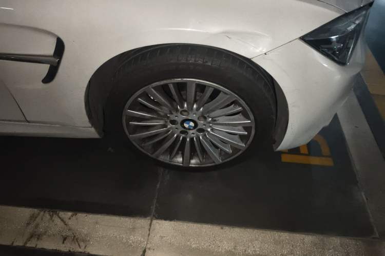 Used BMW 3 Series 2018 320Li Fashion Model Right Front Wheel Hub