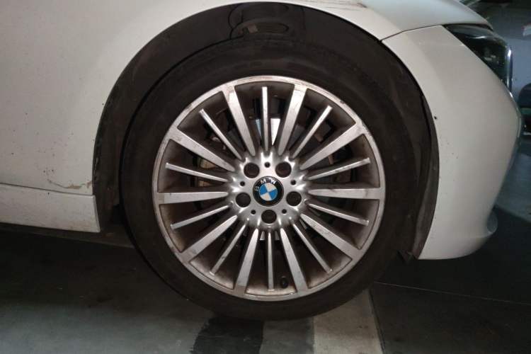 Used BMW 3 Series 2018 320Li Fashion Model Right Front Wheel Hub