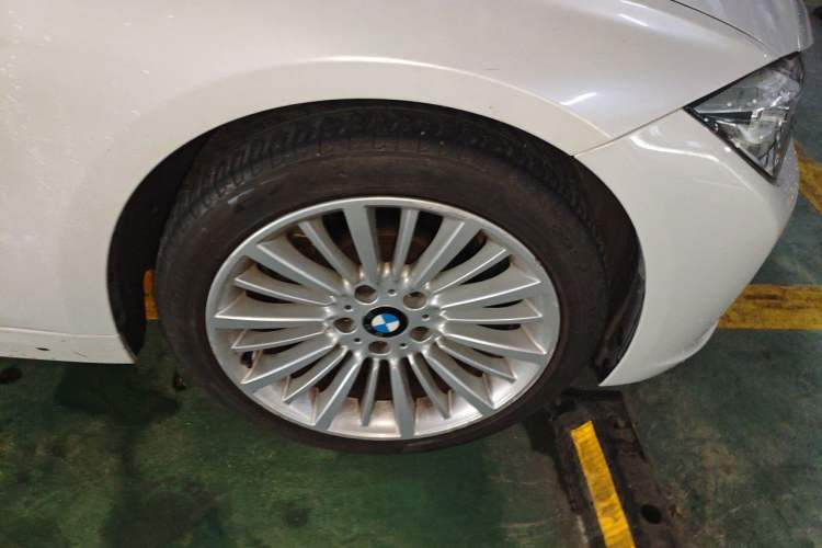 Used BMW 3 Series 2018 320Li Fashion Model Right Front Wheel Hub