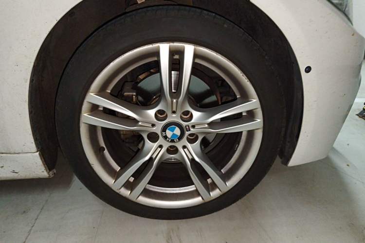 Used BMW 3 Series 2018 320Li Leading Model M Sport Package Right Front Wheel Hub
