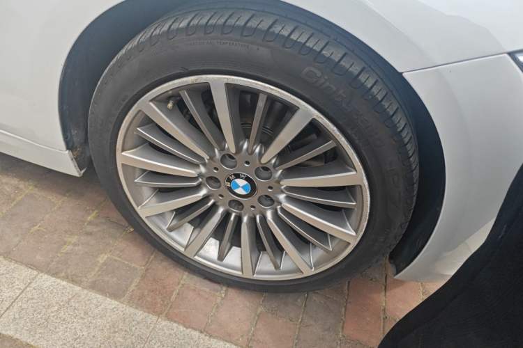 Used BMW 3 Series 2018 320Li Fashion Model Right Front Wheel Hub