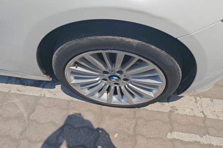 Used BMW 3 Series 2018 320Li Fashion Model Right Front Wheel Hub