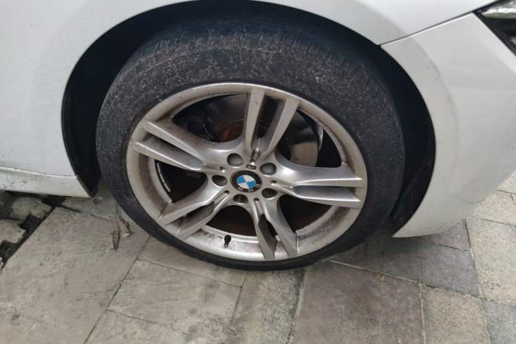 Used BMW 3 Series 2018 320i M Sport Package Right Front Wheel Hub
