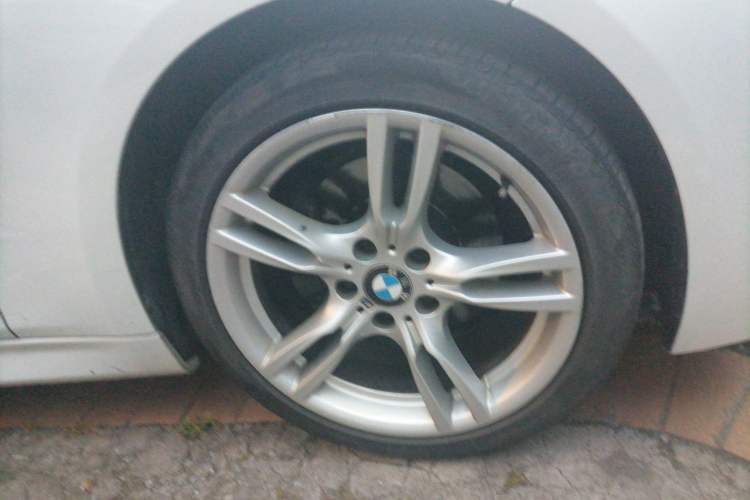 Used BMW 3 Series 2018 320Li Leading Model M Sport Package Right Front Wheel Hub