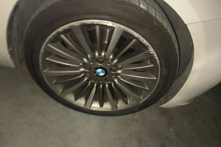 Used BMW 3 Series 2018 320Li Fashion Model Right Front Wheel Hub