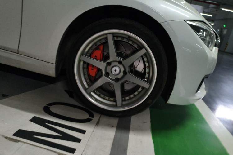 Used BMW 3 Series 2018 320Li Fashion Model Right Front Wheel Hub