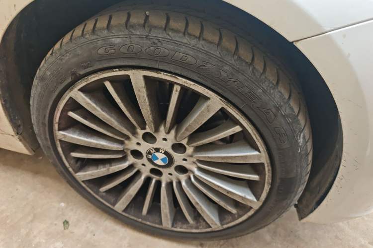 Used BMW 3 Series 2018 320Li xDrive Fashion Model Right Front Wheel Hub