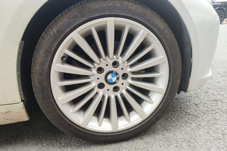 Used BMW 3 Series 2018 320Li Fashion Model Right Front Wheel Hub