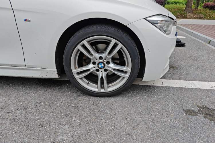 Used BMW 3 Series 2018 320i M Sport Package Right Front Wheel Hub
