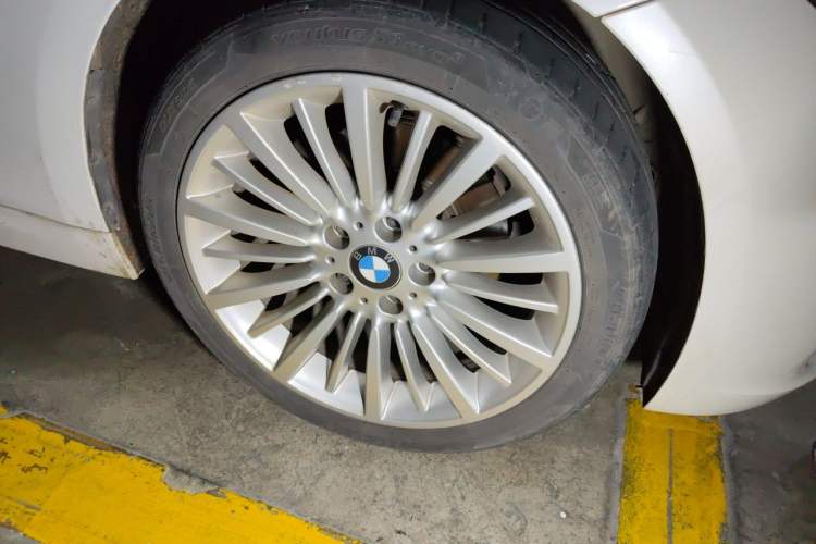 Used BMW 3 Series 2018 320Li Fashion Model Right Front Wheel Hub