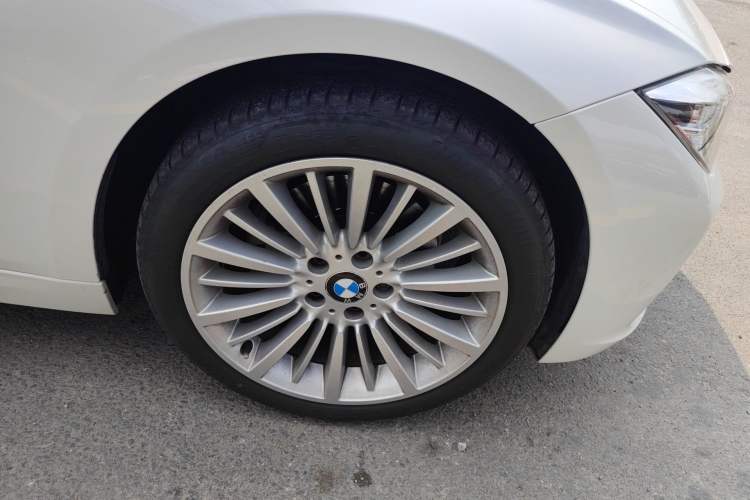 Used BMW 3 Series 2018 320Li Fashion Model Right Front Wheel Hub