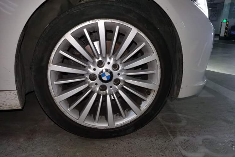 Used BMW 3 Series 2018 320Li Fashion Model Right Front Wheel Hub