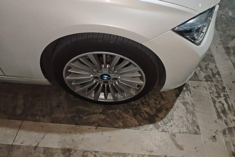 Used BMW 3 Series 2018 320Li Fashion Model Right Front Wheel Hub