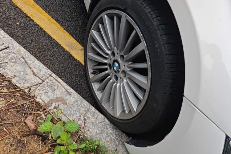 Used BMW 3 Series 2018 320Li Fashion Model Right Front Wheel Hub