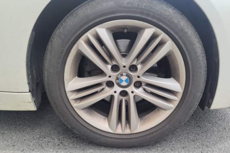 Used BMW 3 Series 2018 318i Right Front Wheel Hub