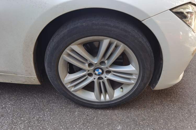 Used BMW 3 Series 2018 318i Right Front Wheel Hub