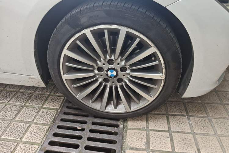Used BMW 3 Series 2018 320Li Fashion Model Right Front Wheel Hub