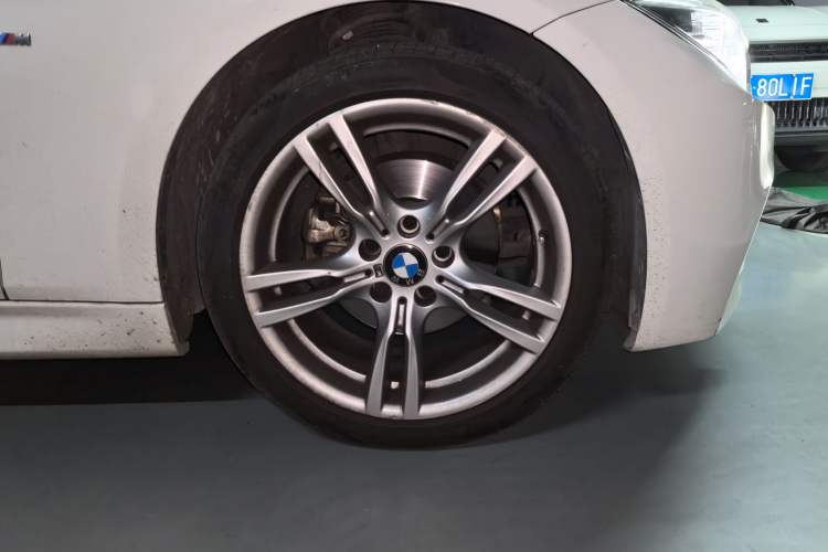 Used BMW 3 Series 2018 320i M Sport Package Right Front Wheel Hub