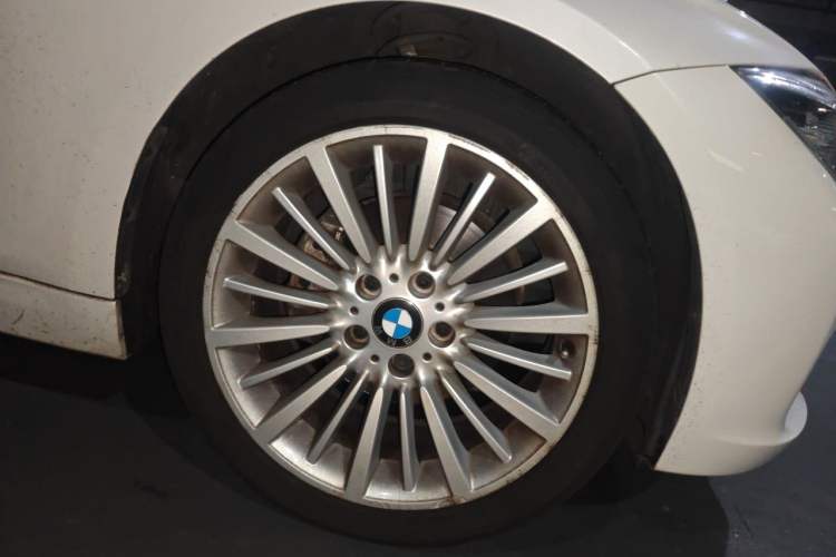 Used BMW 3 Series 2018 320Li Fashion Model Right Front Wheel Hub