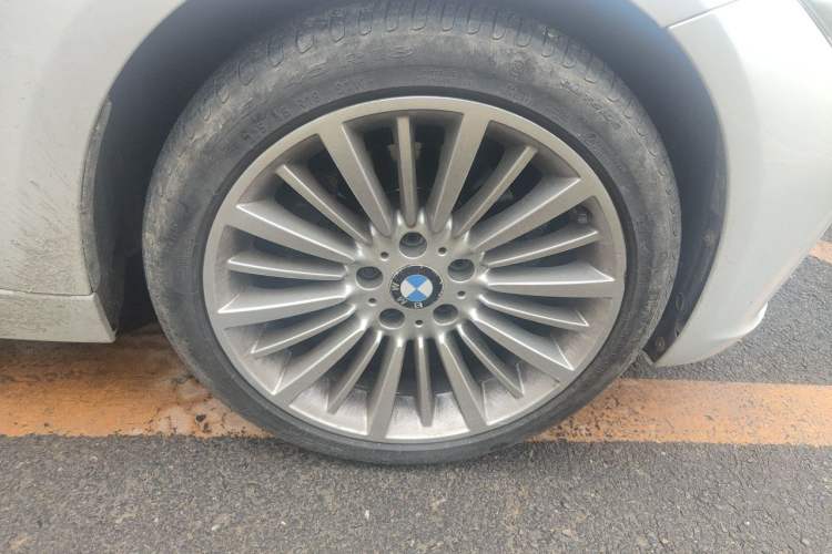 Used BMW 3 Series 2018 320Li xDrive Fashion Model Right Front Wheel Hub