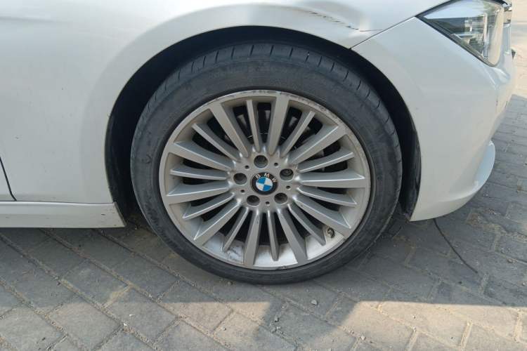 Used BMW 3 Series 2018 320Li Fashion Model Right Front Wheel Hub