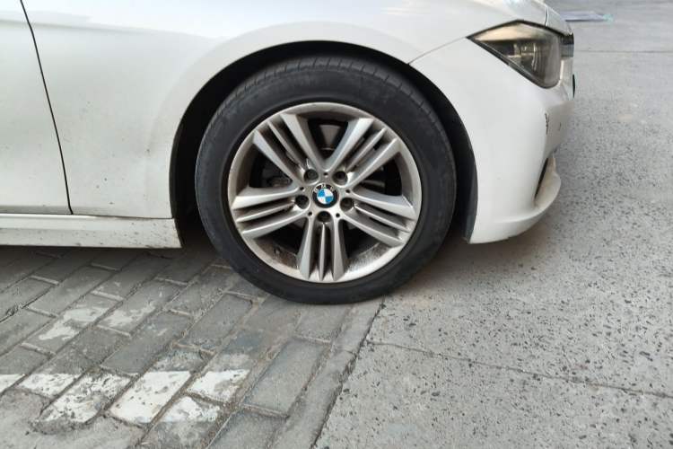 Used BMW 3 Series 2018 320Li Fashion Model Right Front Wheel Hub