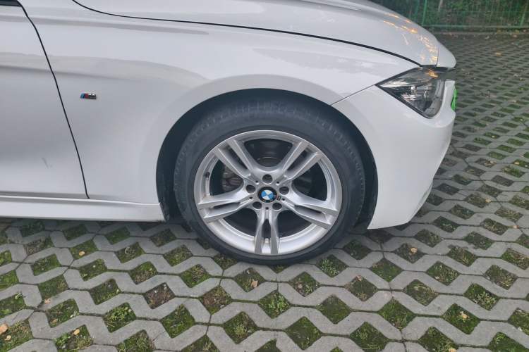 Used BMW 3 Series 2018 320Li Leading Model M Sport Package Right Front Wheel Hub