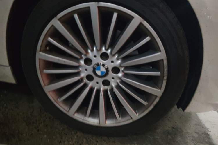 Used BMW 3 Series 2018 320Li Fashion Model Right Front Wheel Hub