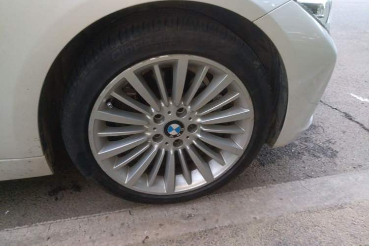 Used BMW 3 Series 2018 320Li Fashion Model Right Front Wheel Hub